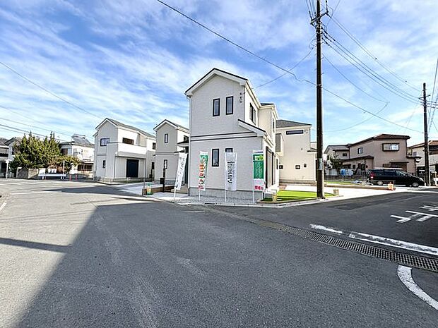 前面道路含む外観