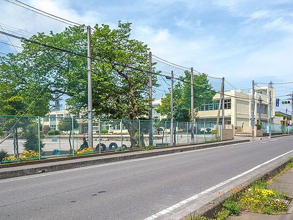 飯能市立加治小学校 徒歩6分。 470m