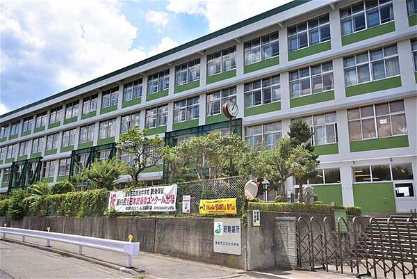 飯能市立加治中学校 徒歩22分。 1740m