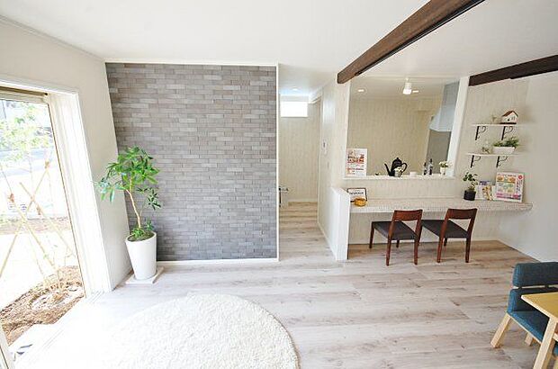 建物は狭山不動産SAN+（サンプラス）高性能ZEH住宅（太陽光設置プラン案）の本体面積28.5～30坪迄目安、1900万円（税込）で建築可能。長期優良住宅認定、耐震等級3の家。