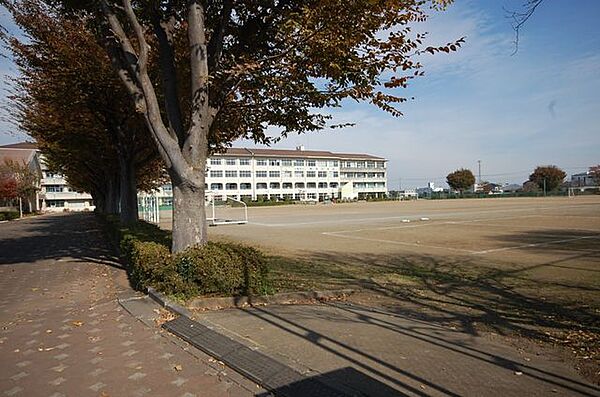 入間市立西武中学校（旧野田中学校校舎） 徒歩22分。 1700m