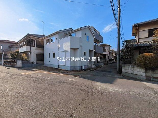 角地で陽当たり通風良好!!