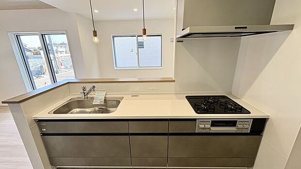 スタイリッシュな対面キッチン