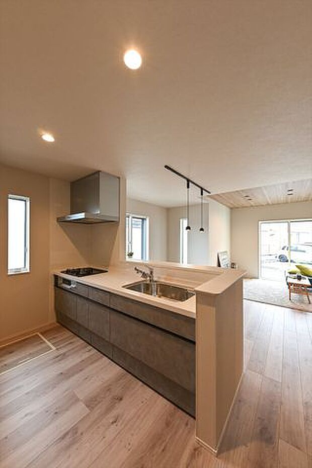 3号棟/暖かな色合いのセミオープンキッチン