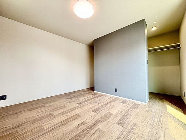 主寝室 ウォークスルークローゼットがあります。