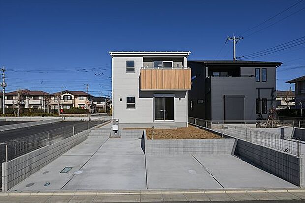 南側道路面で大変陽当たり良い新邸です。