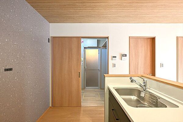 【建築例】建物は狭山不動産（株）SAN+（サンプラス）高性能ZEH住宅！『耐震等級3』標準仕様、長期優良住宅認定基準を上回るランクの耐震性能です(許容応力度計算)　太陽光設置プラン案で建築も可能です。
