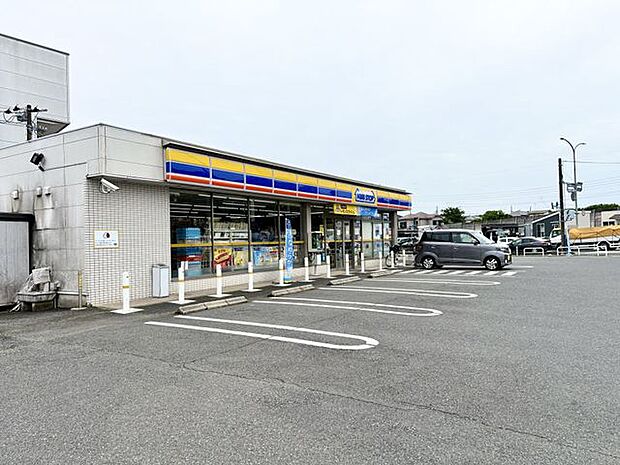 ミニストップ入間小谷田店 徒歩9分。 700m