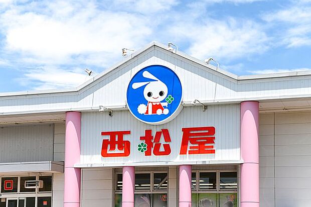 西松屋入間店 徒歩12分。 900m