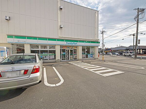 ファミリーマート入間グリーンヒル店 徒歩12分。 910m