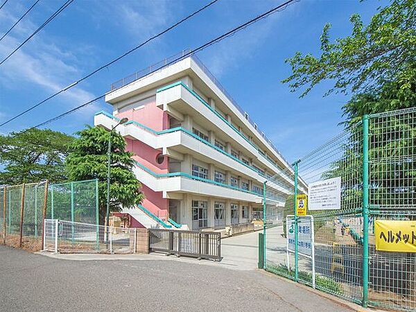 飯能市立富士見小学校 徒歩13分。 970m