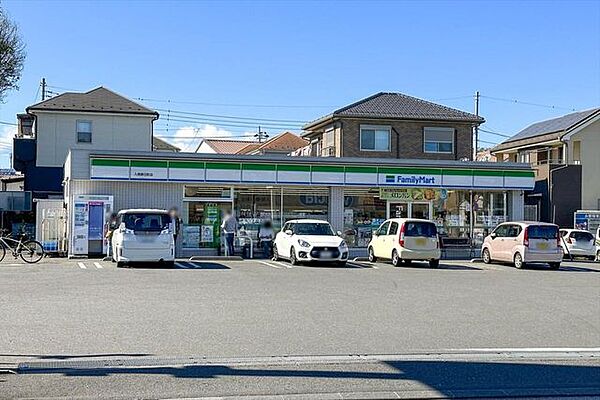 ファミリーマート入間春日町店 徒歩5分。 330m