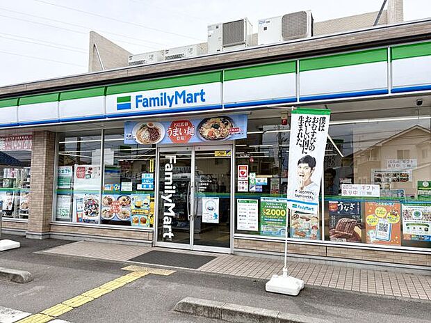 ファミリーマート入間東町店 徒歩9分。 720m