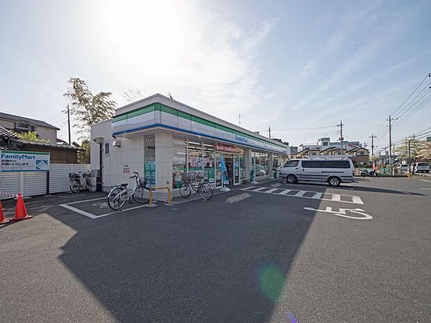 ファミリーマート東狭山ヶ丘一丁目店 徒歩9分。 650m