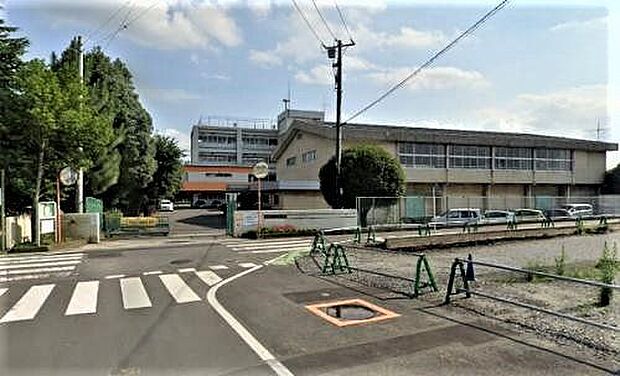 飯能市立双柳小学校 徒歩8分。 640m