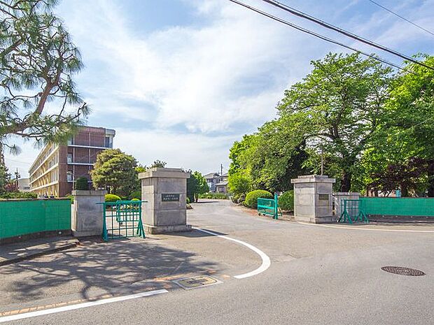 飯能市立飯能第一中学校 徒歩13分。 980m