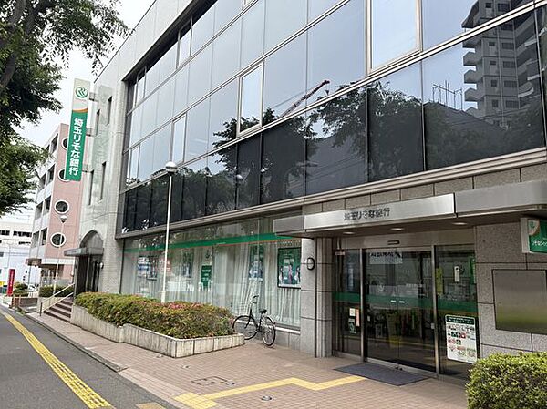 埼玉りそな銀行入間支店 徒歩5分。 370m