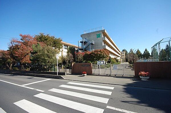 入間市立豊岡中学校 徒歩29分。 2300m