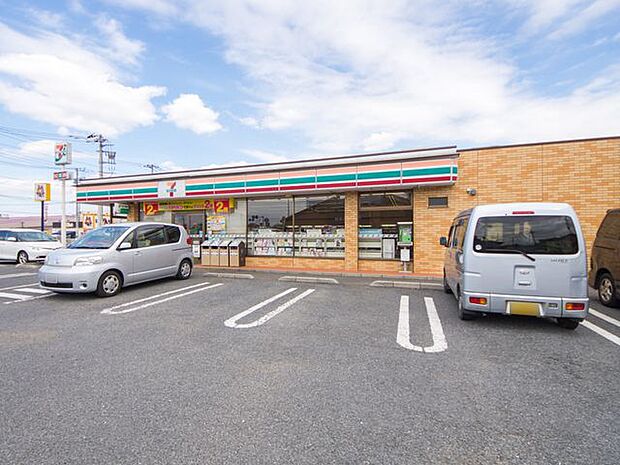 セブンイレブン入間下藤沢店 徒歩9分。 670m