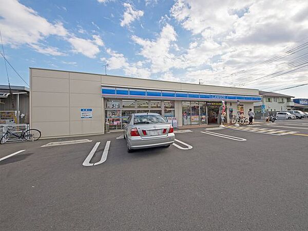 ローソン入間上藤沢店 徒歩6分。 450m