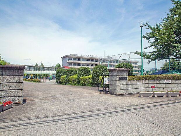 入間市立仏子小学校 徒歩約22分。 1300m