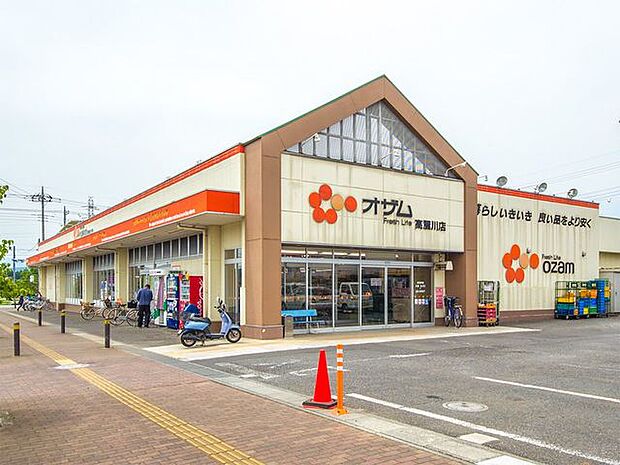 スーパーオザム高麗川店 徒歩12分。 890m