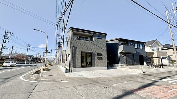 外観 開放感のある角地