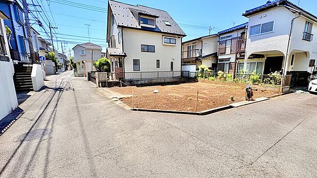 前面道路含む現況写真