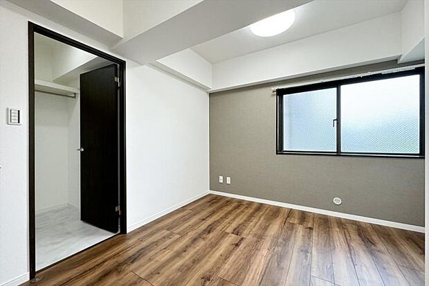 洋室6.7帖／容量のあるWICを備えておりますので、お部屋を広く使えます。