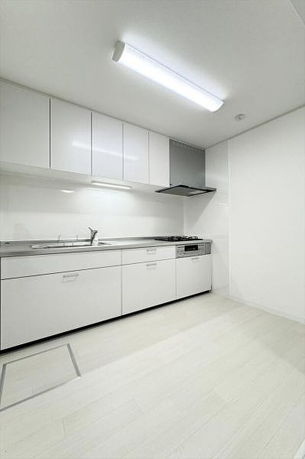キッチンは壁付け型だから空間をより広く使うことができますね。