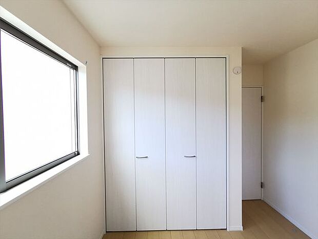 1階洋室5.25帖収納