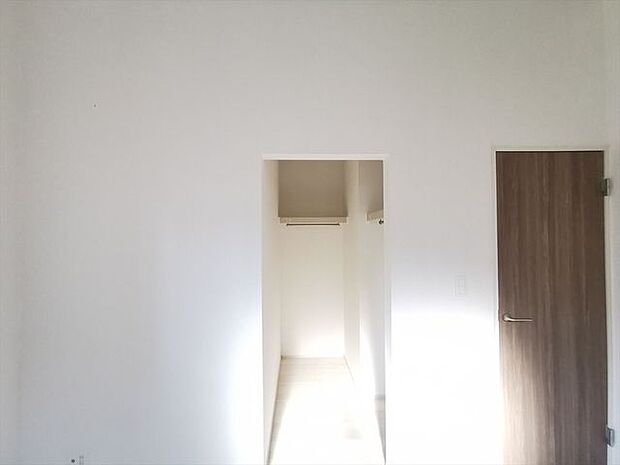 2階洋室6帖収納