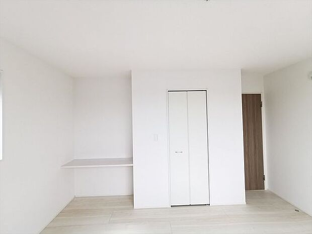 2階洋室8.5帖収納