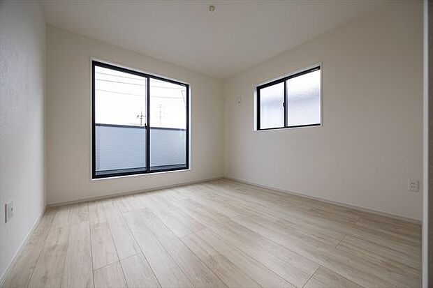 洋室8.7帖／大容量のWICを備えております。