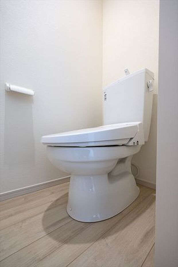 1階トイレ／温水洗浄暖房便座