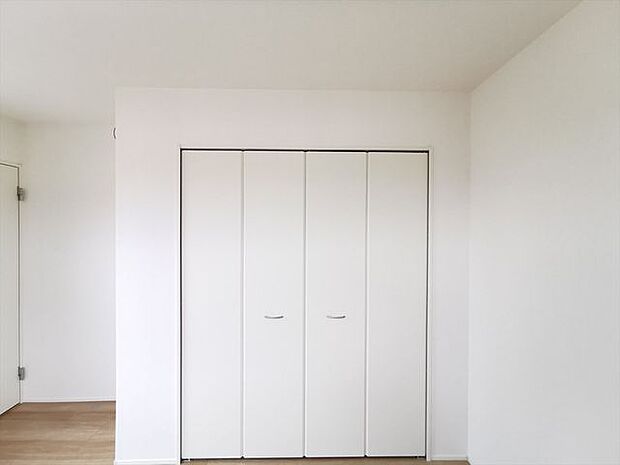 2階洋室6.06帖収納