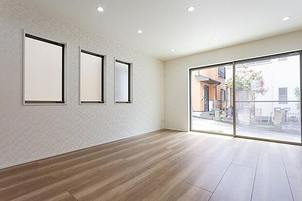 木目デザインがアクセントになった広々LDK