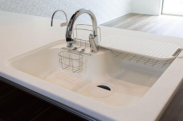 広々シンク＆シャワー水栓で日々の洗い物もラクラク