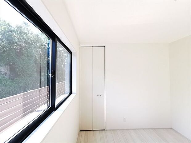 1階洋室5.25帖収納