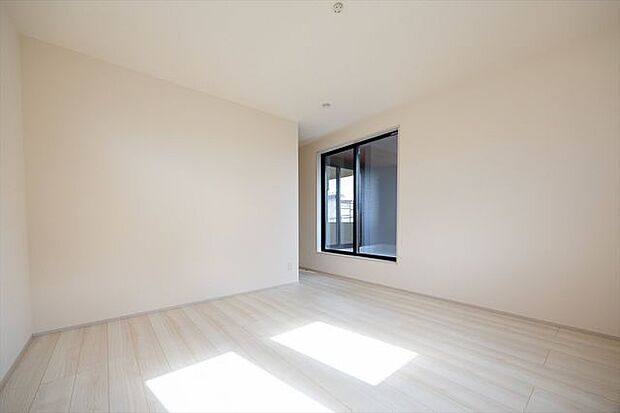 2F 8.75帖 WIC付きの洋室バルコニー隣接です