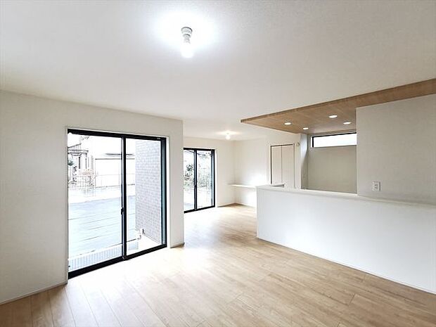 リビング　LDK21帖4号棟　リビング対面キッチンを採用した21帖のLDK.