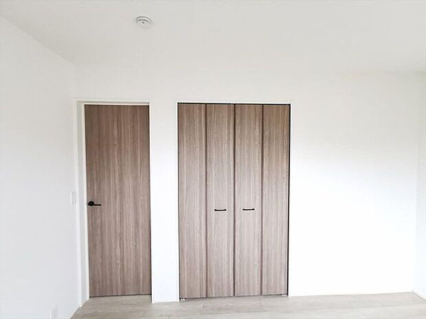 【2号棟　洋室6帖収納】