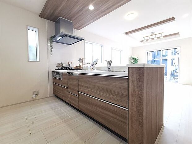 対面キッチンを採用しているので、自然と家族とのコミュニケーションも増え、お料理中も寂しくありません!