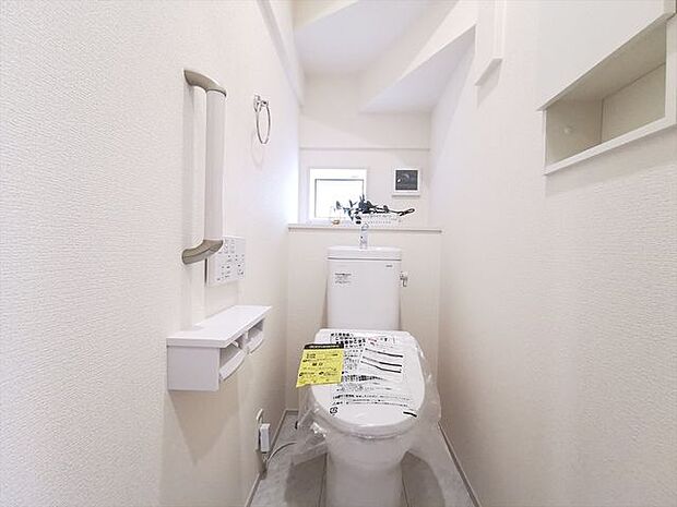 トイレ冬場でもひやっとしない温水洗浄便座を採用