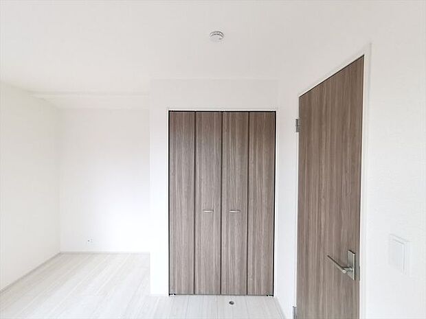 洋室6.25帖 収納