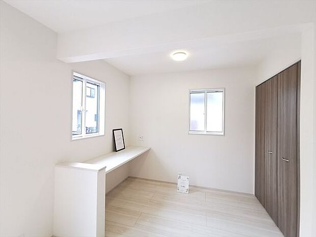 スタディーコーナーは、ちょうどいい距離感で、集中と安心を両立!