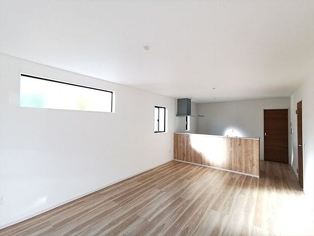 LDK17帖人の目を気にしない高窓からの採光はgood!