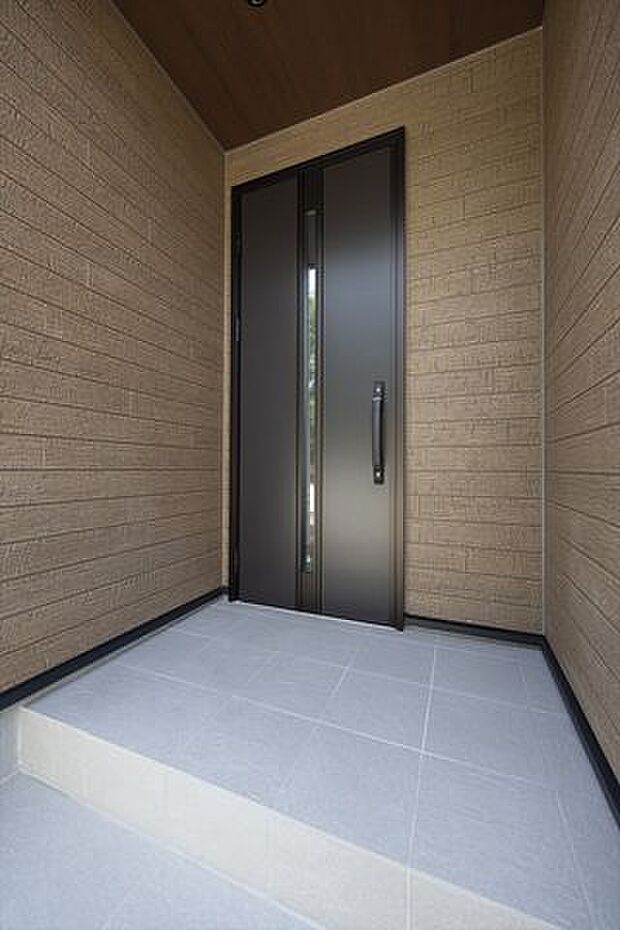 雨の日の出入りも安心のインナーポーチ仕様