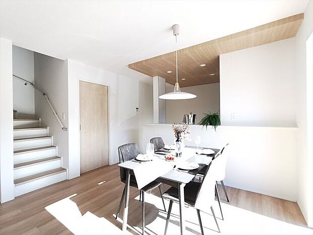 リビングリビングイン階段採用