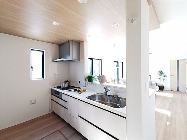 カウンターキッチン ご家族と会話を楽しみながらお料理が作れます。小さいお子様の様子も確認しやすいLDK!